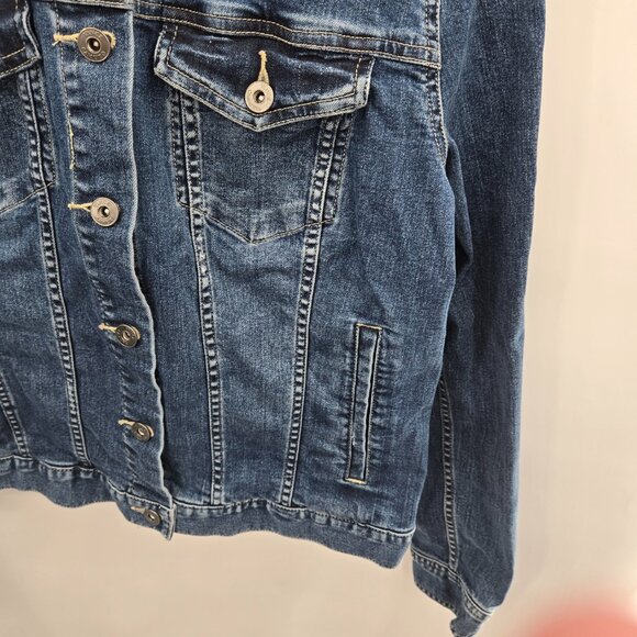 Vince Camuto Blue Denim Medium Wash Button Front Shorter Fit Trucker Jacket XL - Picture 6 of 12